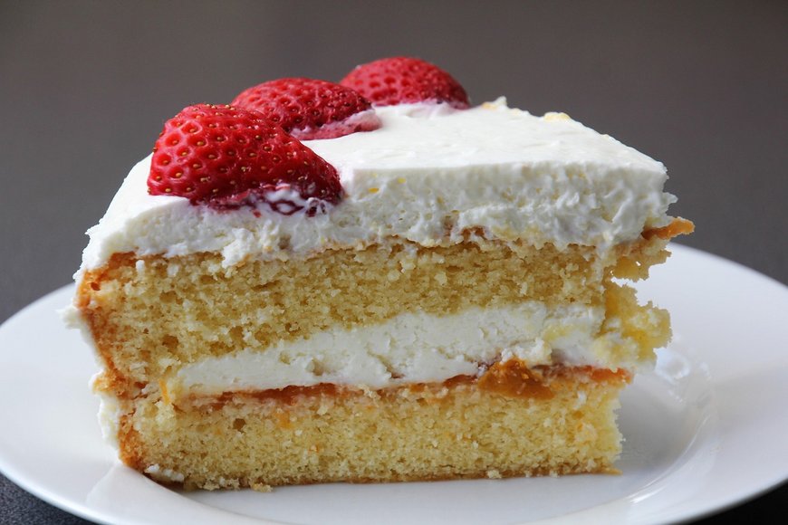 Kuchenstück Erdbeertorte - Copyright: Reinhard Thrainer (Pixabay)