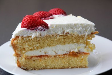 Kuchenstück Erdbeertorte - Copyright: Reinhard Thrainer (Pixabay)