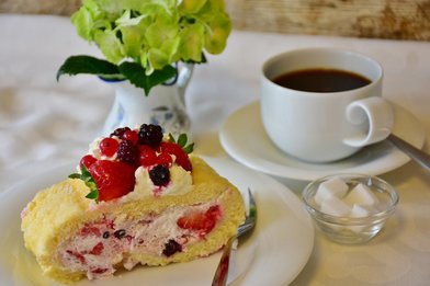 Bisquitrolle Kuchen Kaffee - Copyright: RitaE (Pixabay)