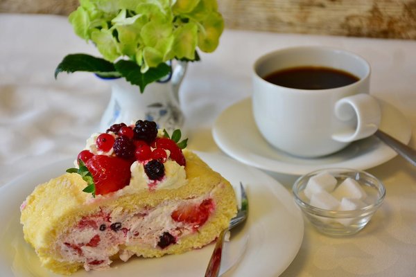 Bisquitrolle Kuchen Kaffee - Copyright: RitaE (Pixabay)