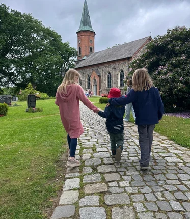 Kinder vor St. Marienkirche